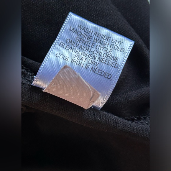 Like new Dana Buchman, black lace print pull over top in size large - Picture 8 of 8